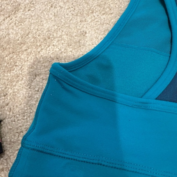 Lululemon set of 2 Sports bras size 4 - Picture 6 of 7